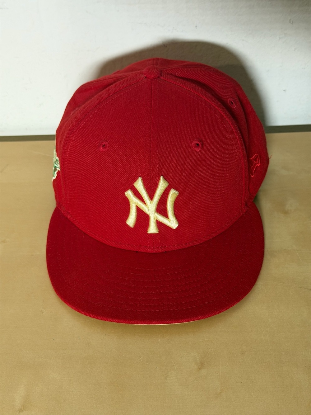 New Era 59FIFTY Yankees 1999 World Series Big Apple Fitted Hat 7 1/4 Red